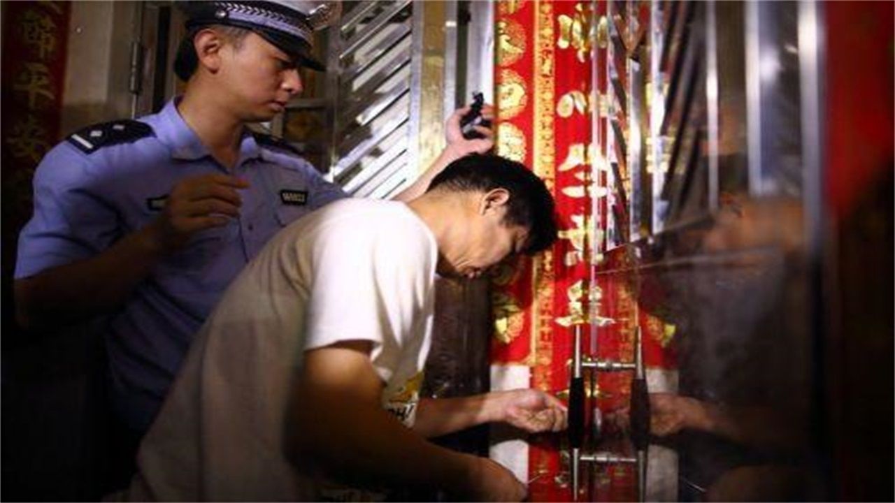  普洱请开锁师傅开了锁后，师傅为什么一般都不进门，就算主人请也不进去？